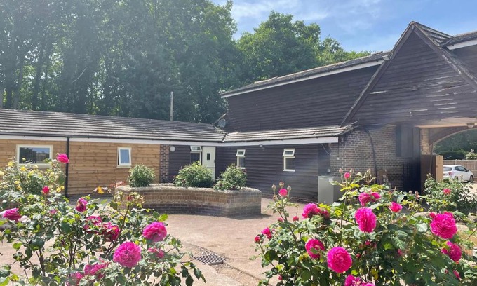 Billingshurst Apartment | The Rose Cottage