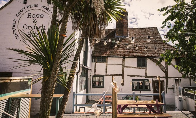 Godalming Hotel | The Rose & Crown