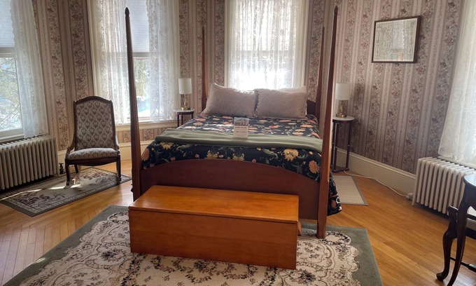 Guilford Bed & Breakfast | The Rose Room - Queen Bed - The Guilford Bed & Breakfast