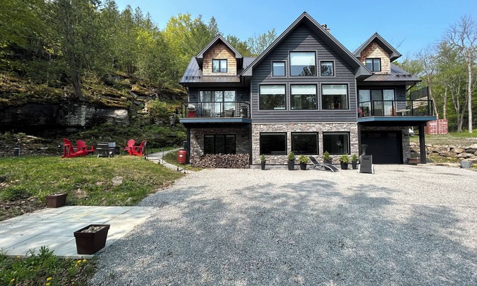Utterson House | The Rowanwood - Muskoka Cottage Retreat