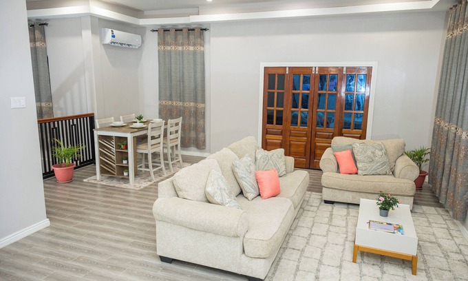 Georgetown Villa | The Royal Haven- Stylish, modern 3-bedroom luxury villa, 4min to mall, Stadium
