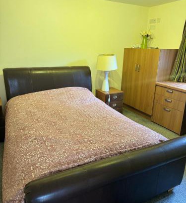 Tunstall House | The Royal Stay