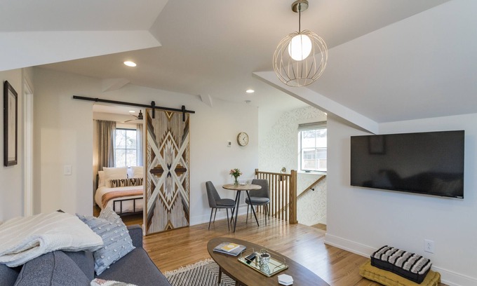 Historic Edgefield House | The Russell House - Walk to Restaurants & Bars!