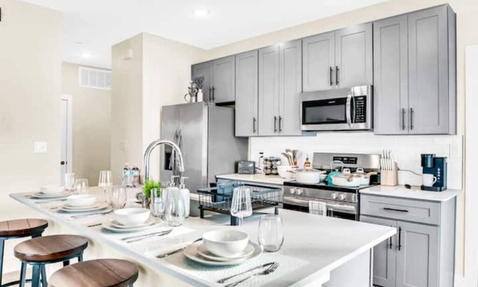 Cityplace Apartment | The Rustic Roost King Bed Minutes to DT