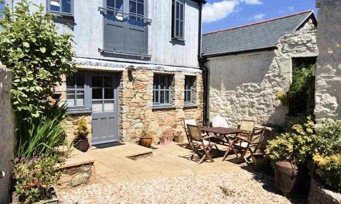 St Just House | The S'nook - LOVELY DETACHED BARN. TUCKED AWAY. DOG FRIENDLY