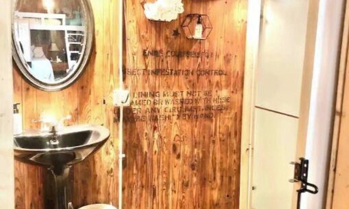 Hutchinson House | The Santa Fe Boxcar
