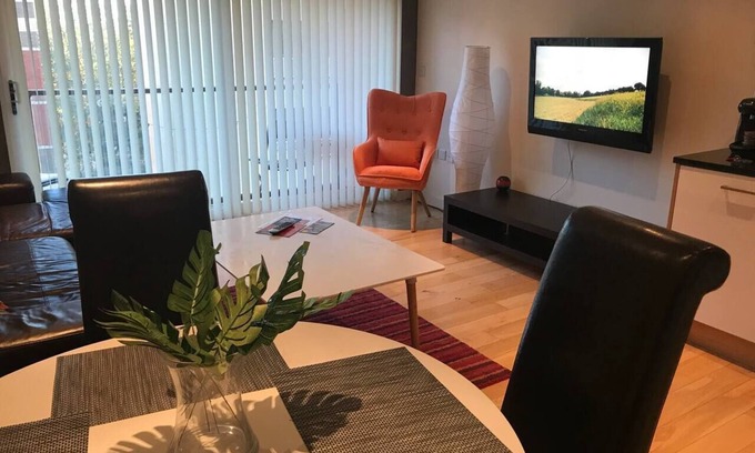 Hull Old Town Apartment | The Sawmill Glossy Sleek Peaceful City Centre oran