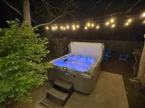 Shorewood-Tower Hills-Harbert House | The Sawyer Hideaway - 3BR 2B with Hot Tub & Fire Pit - 5 mins to beach