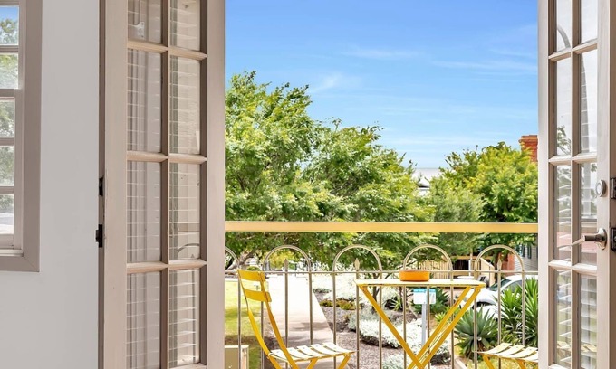 Semaphore Apartment | The Seaside Loft A Breezy Beachside Lifestyle