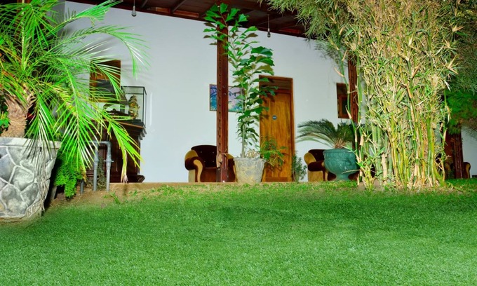 Hingurakgoda Hotel | The Senaro Holiday Inn