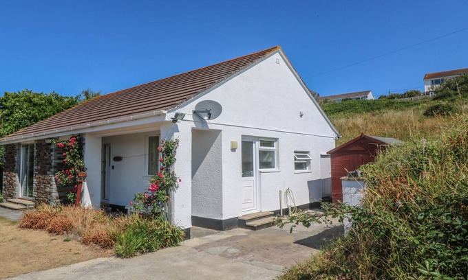 Mawgan Porth Cottage | THE SHACK, pet friendly, country holiday cottage in Newquay
