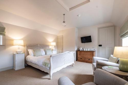 Dunwich House | The Ship At Dunwich