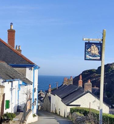 Portloe Bed & Breakfast | The Ship Inn