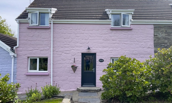 Tremain Cottage | THE SHIPPEN @ CANLLEFAES, pet friendly, with pool in Cardigan