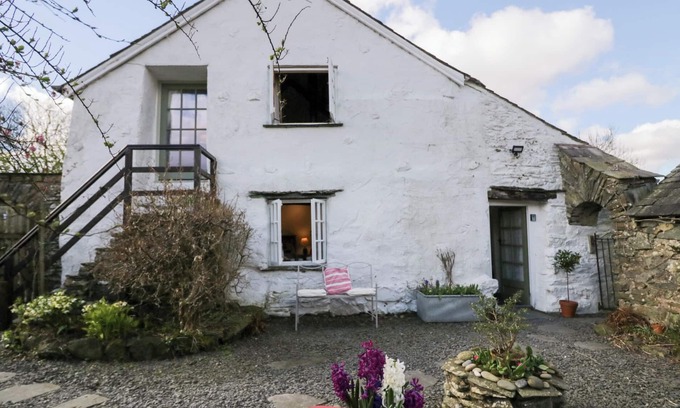 Penny Bridge Cottage | THE SHIPPEN, pet friendly, character holiday cottage in Crosslands