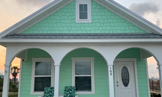 Mexico Beach Cottage | The Shipwreck Cottage is your beach vacation spot!