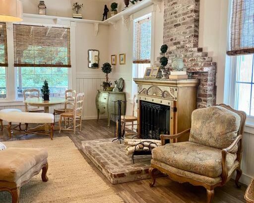 Sutter Creek Apartment | The Shopkeeper's Cottage ~ CHIC!