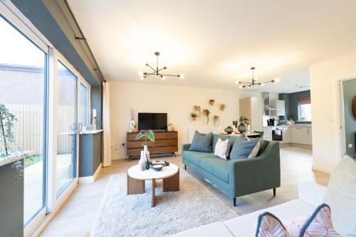 Ashton-under-Lyne House | The Show Home - Grange Meadows 7 Adults 2 Kids