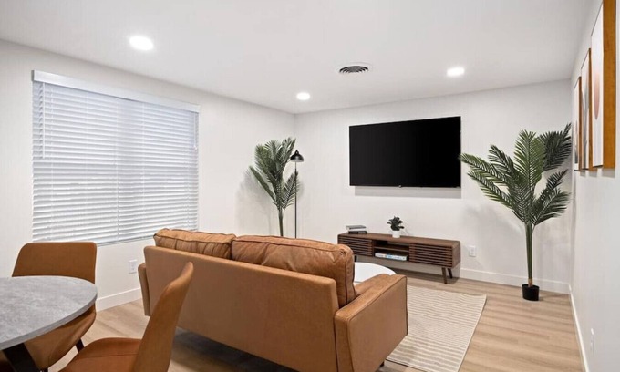 Morton Apartment | The Silo 7 - 2 FULL BA Double Delight