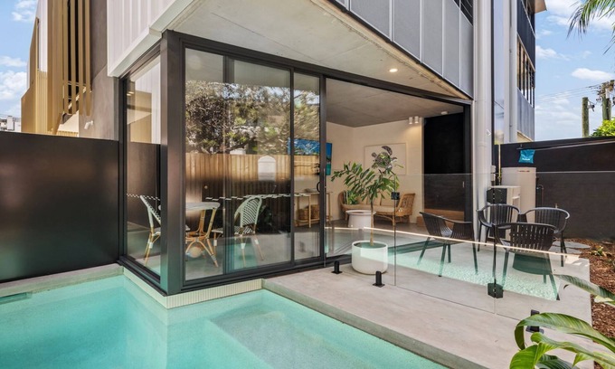 Mooloolaba House | The Smith luxury holiday home near beach