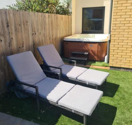 Topsham Apartment | The Snuggery-Hot Tub-Parking-Eco