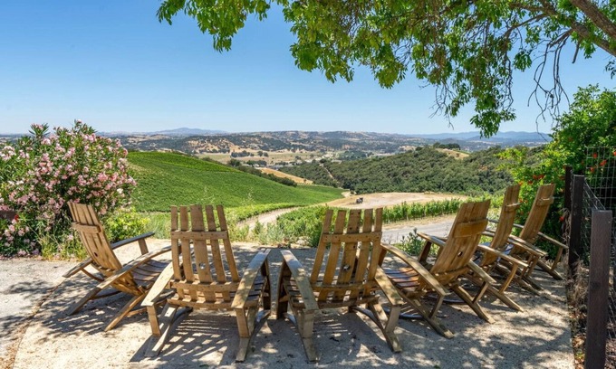 Paso Robles House | The Source Home @ Copia | vineyard, bbq, jacuzzi