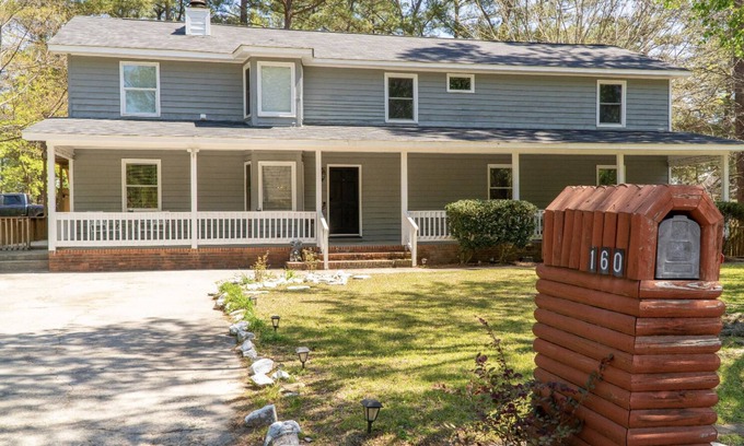 Harbison House | The Spacious Harbison Modern Castle