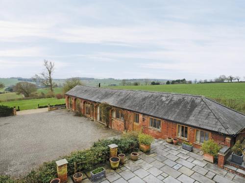 Pottersbury House | The Stables At Weedon Hill Farm