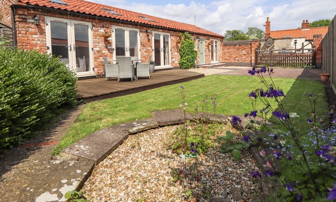 Lincoln House | THE STABLES, family friendly, with a garden in Metheringham