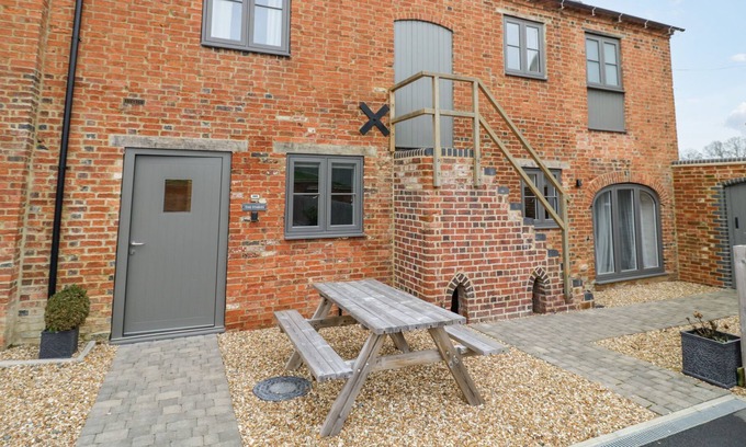 Gretton Other | THE STABLES, family friendly, character holiday cottage in Crick