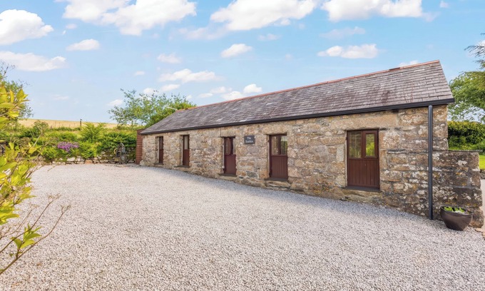 St. Neot Cottage | THE STABLES, pet friendly, character holiday cottage in St Neot