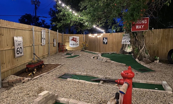 Honey Grove House | The Station - with Private Mini Golf!