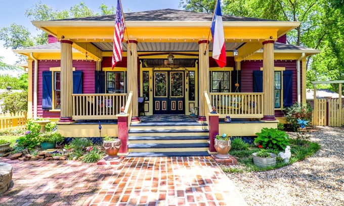 Jefferson Bed & Breakfast | The Steamboat Inn