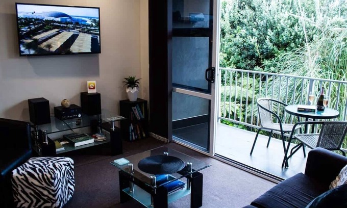 Rewa Apartment | The Strandon - loft style central apartment