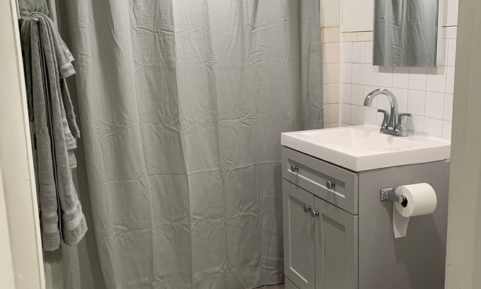 South Side Apartment | The studio apartment has just been redesigned, with floor walls and furniture!