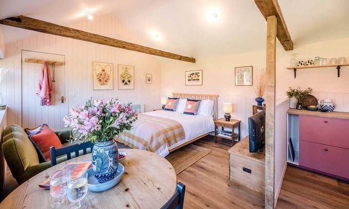 Woodbridge House | The Studio, Ivy Lodge Barn, Hoo