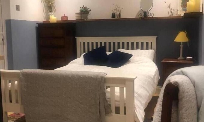 Runnymede Apartment | The Studio on The Green; Tranquil getaway near Windsor Great Park. Pet friendly!
