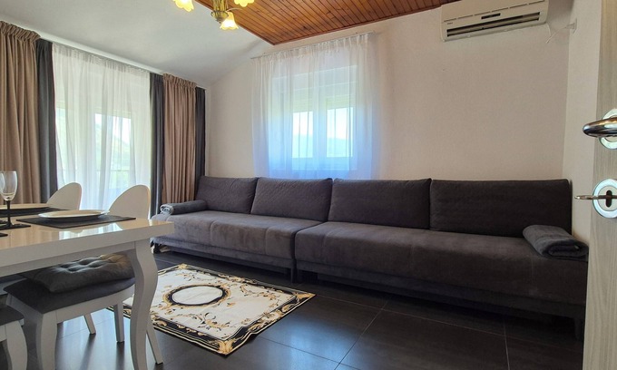 Igalo Apartment | The Summer Breeze. Free Parking, Air-condition, Free WiFi.