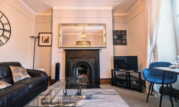Aberdeen West End Apartment | The Summit Apartment Westend - Quiet and Cozy West end flat