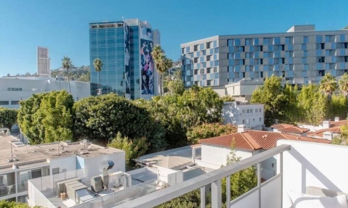 Norma Triangle Apartment | The Sunset Blvd luxury high-rise, 180 city views