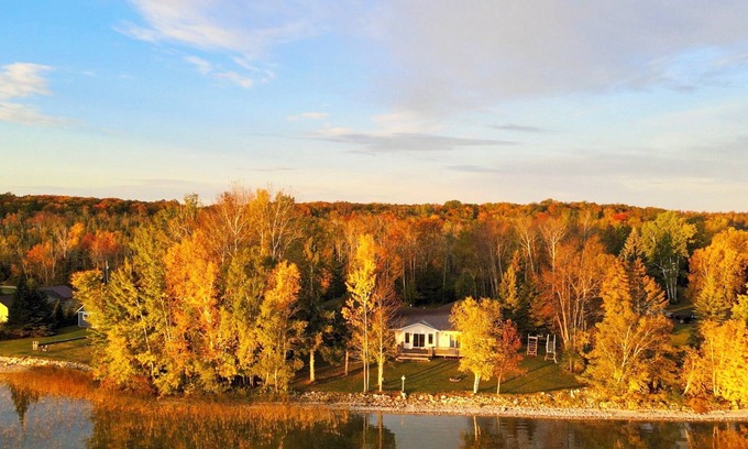 Germfask House | The Taylor Cottage: Most Breath-Taking View On The Lake