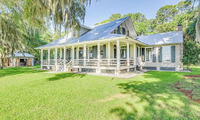 Darien House | The Thicket Cottage - Oyster House, Firepit, Private Dock, and Outdoor Sauna!