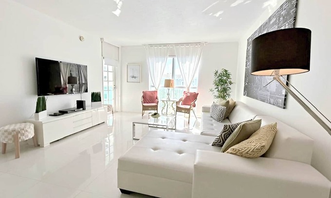 Hollywood South Central Beach Apartment | THE TIDES - 8th Floor (O) - 2 bedrooms