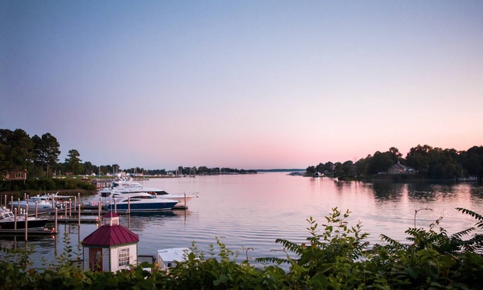 Irvington Hotel | The Tides Inn