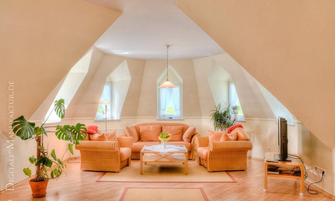 Busumer Deichhausen Apartment | The "tower room". Beautiful 1-room apartment in Büsumer Deichhausen