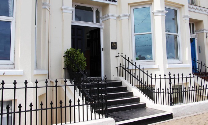 Douglas Hotel | The Town House