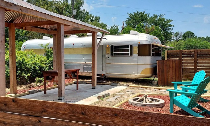 Athens House | The "Traveler" luxury glamper near Lake Athens.