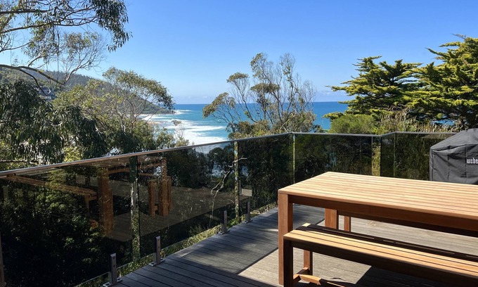 Wye River House | The Treehouse. Bright Beach House Overlooking the Ocean. 2min Walk to the Beach!