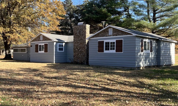 Benton Other | The Turkey Farmhouse just a few minutes from Rend Lake