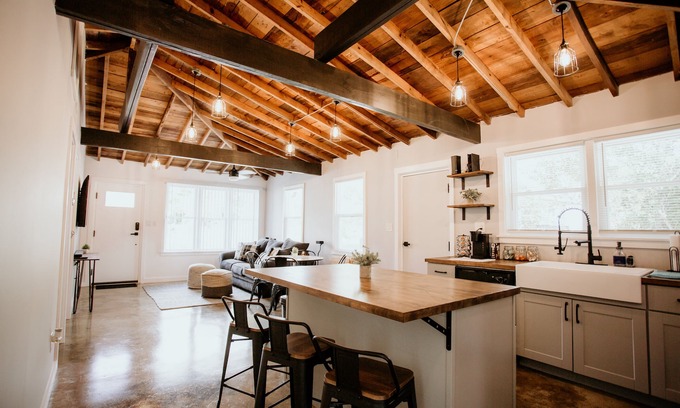 Lexington House | The Turquoise Door in Town of Lexington